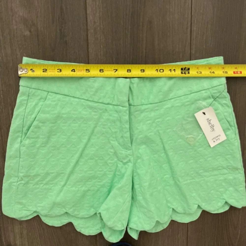 Crown & Ivy Shelby Scalloped Shorts Mint Green Textured Jacquard Size 2 NWT